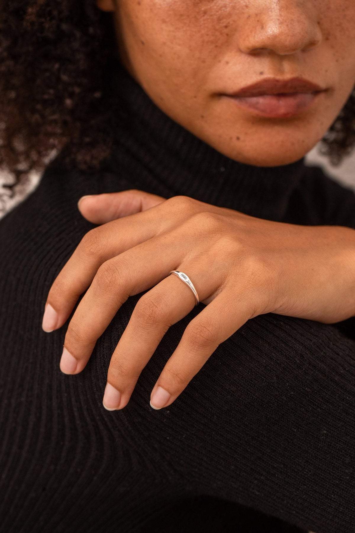 Mini Oval Name Ring — photo 5
