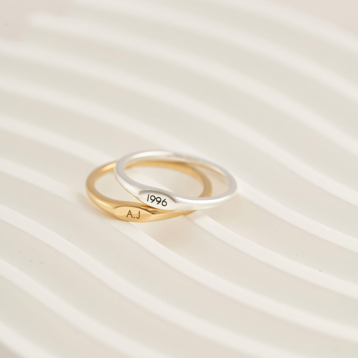 Mini Oval Name Ring — photo 9