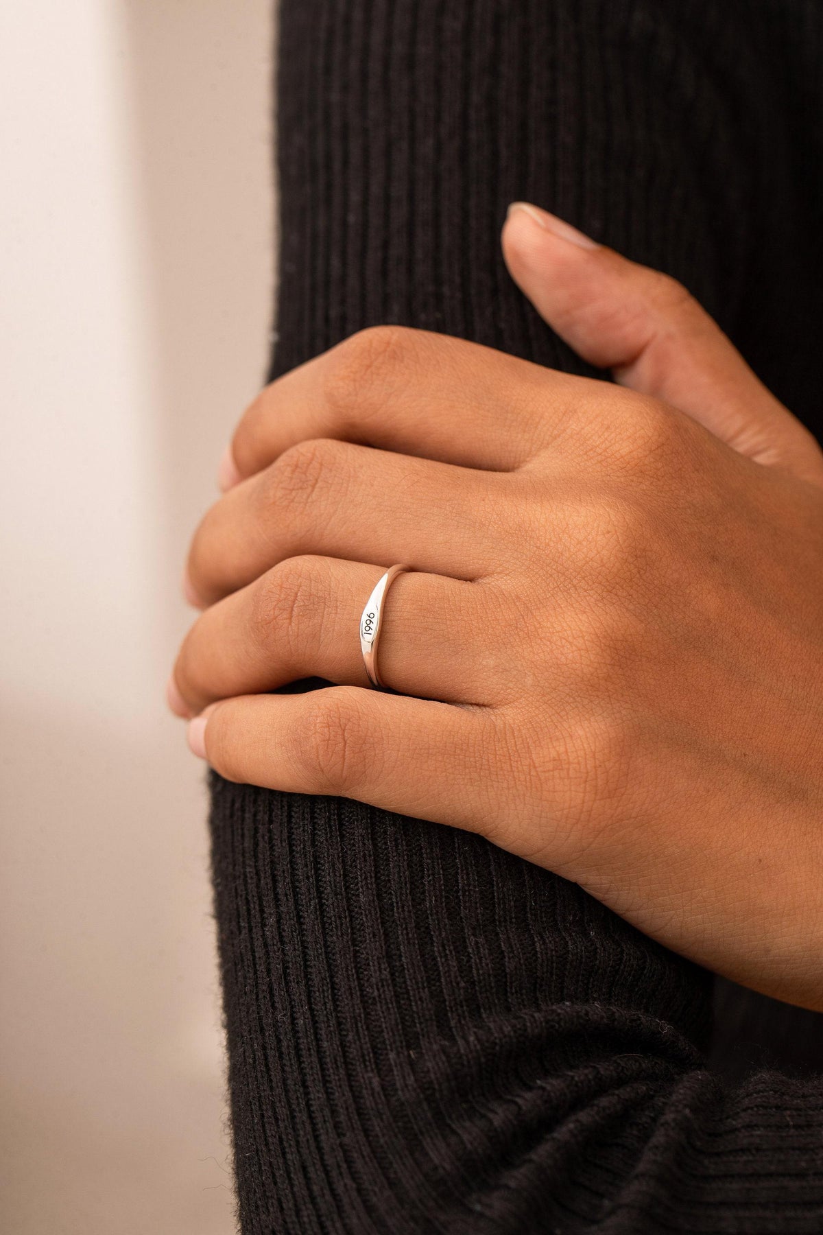 Mini Oval Name Ring — photo 2