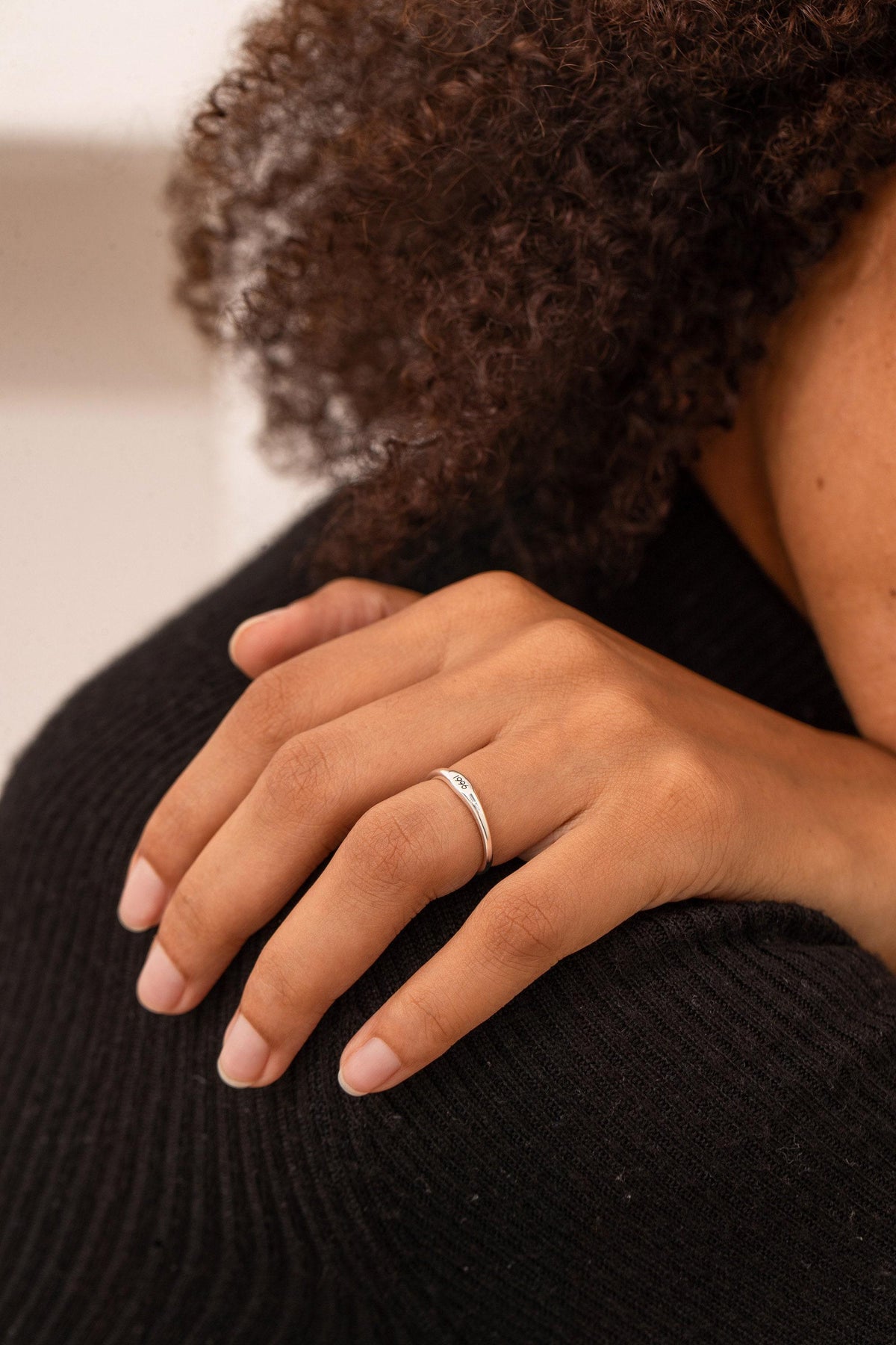 Mini Oval Name Ring — photo 6