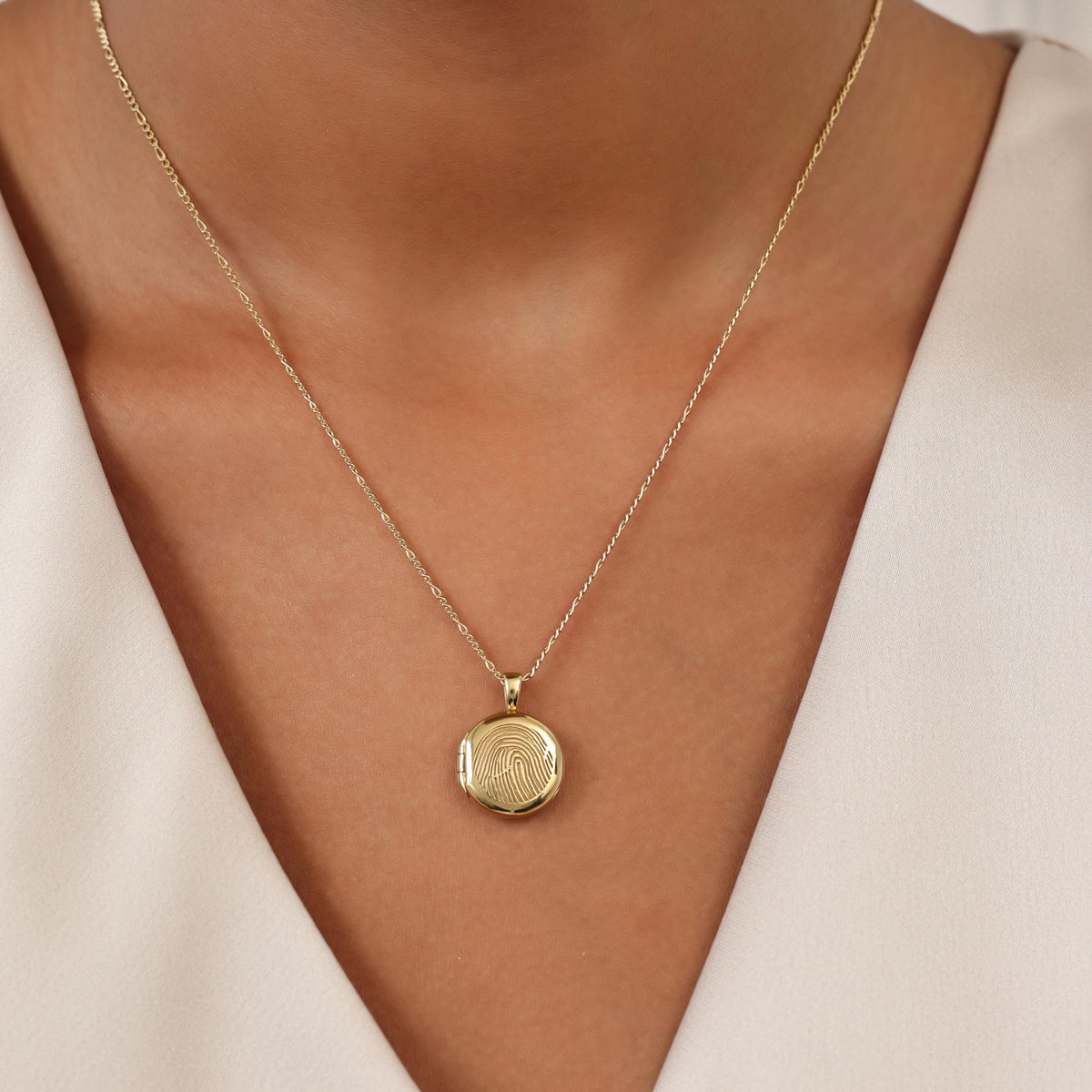 Fingerprint Circle Locket Necklace — photo 4