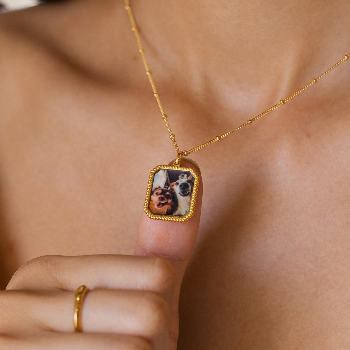 Trim Rectangle Photo Frame Necklace — photo 2