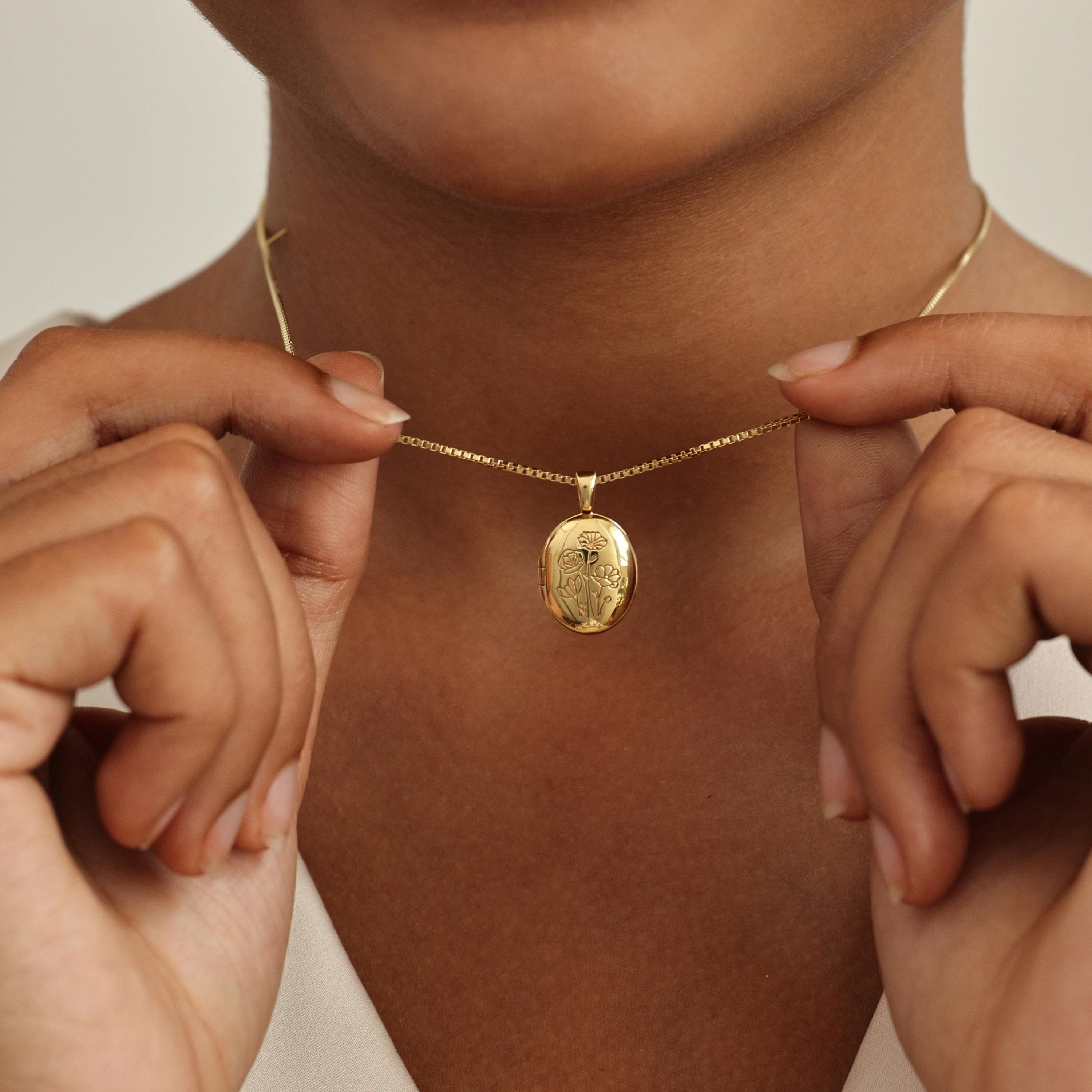 CUSTOM BIRTHFLOWER OVAL LOCKET