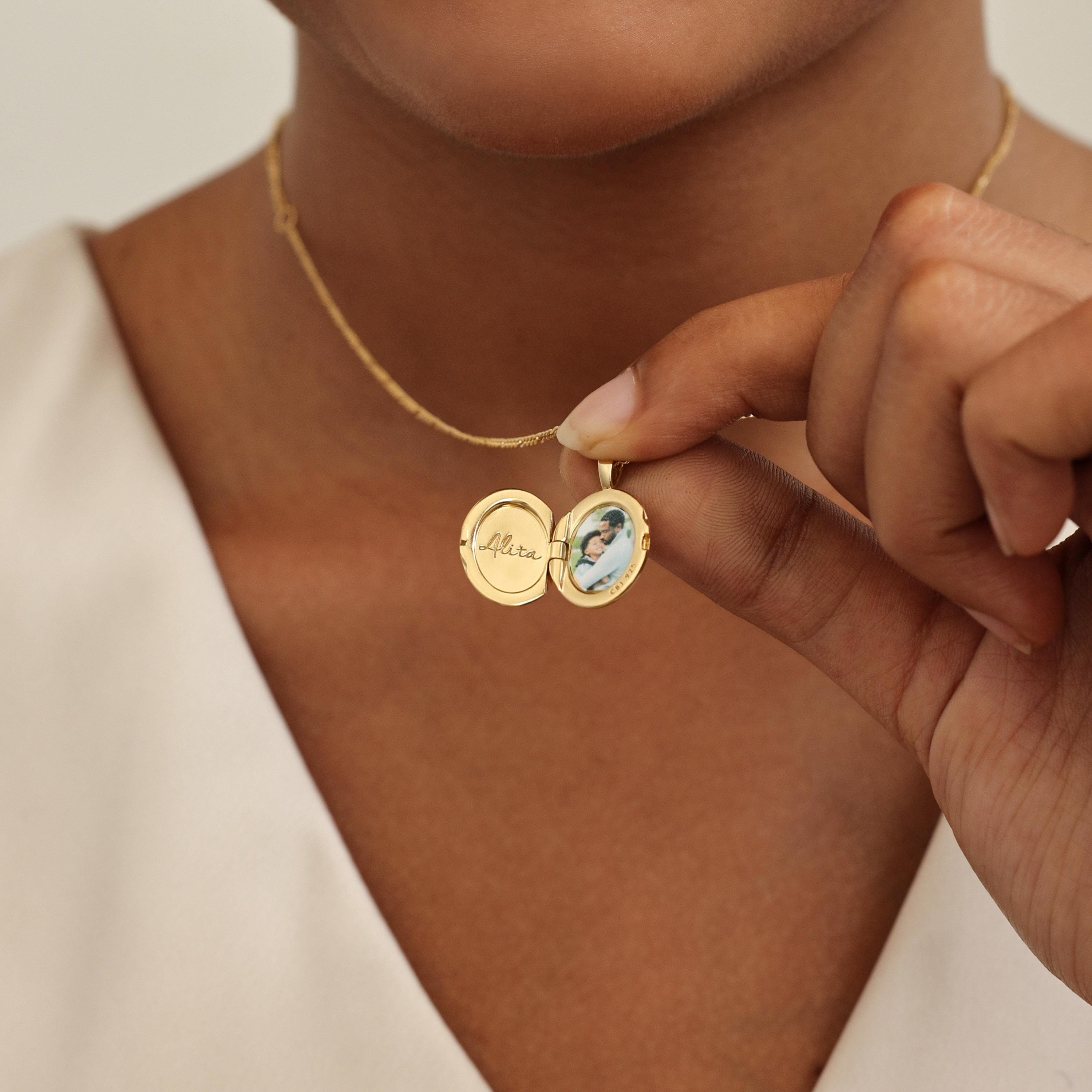 CUSTOM BIRTHFLOWER OVAL LOCKET