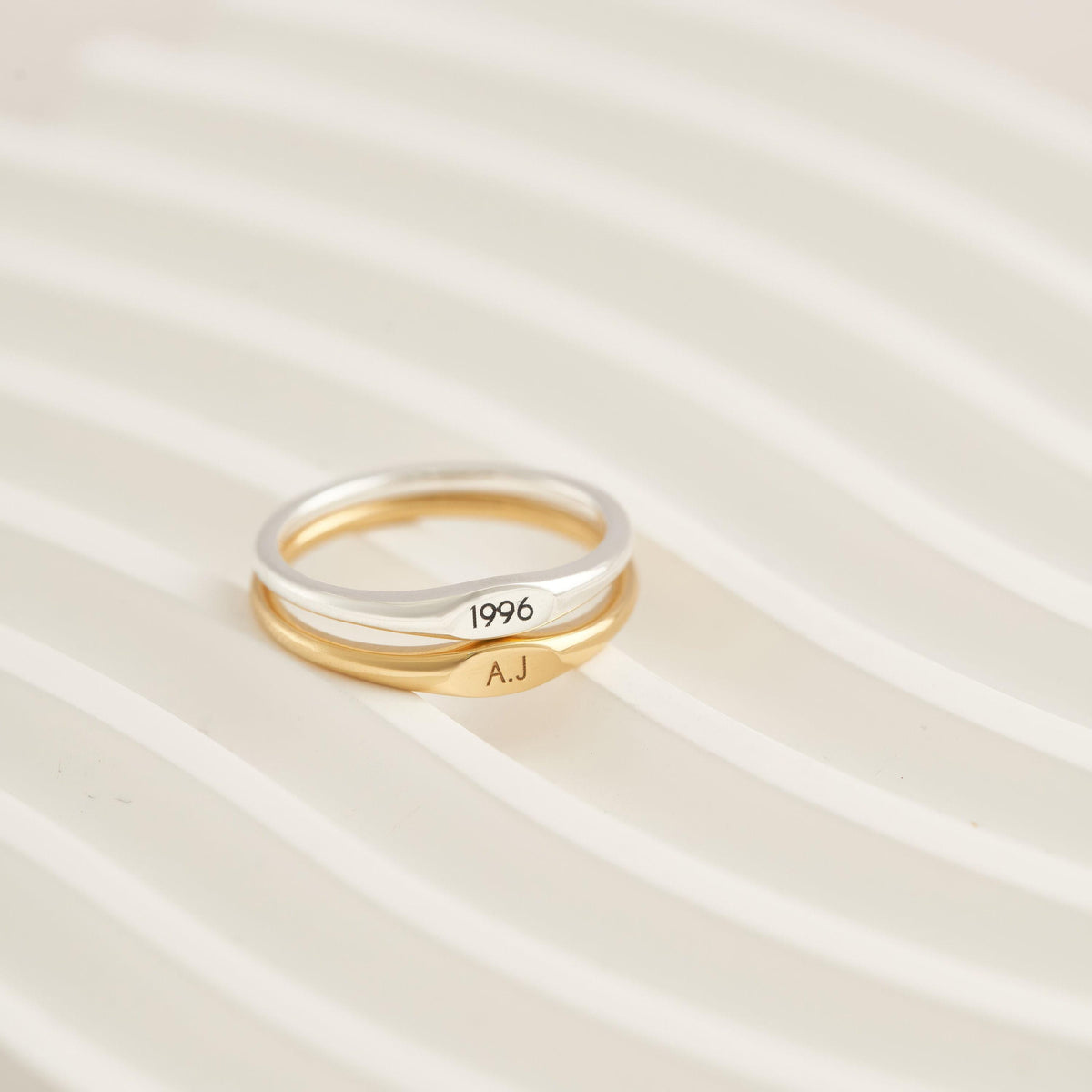 Mini Oval Name Ring — photo 3