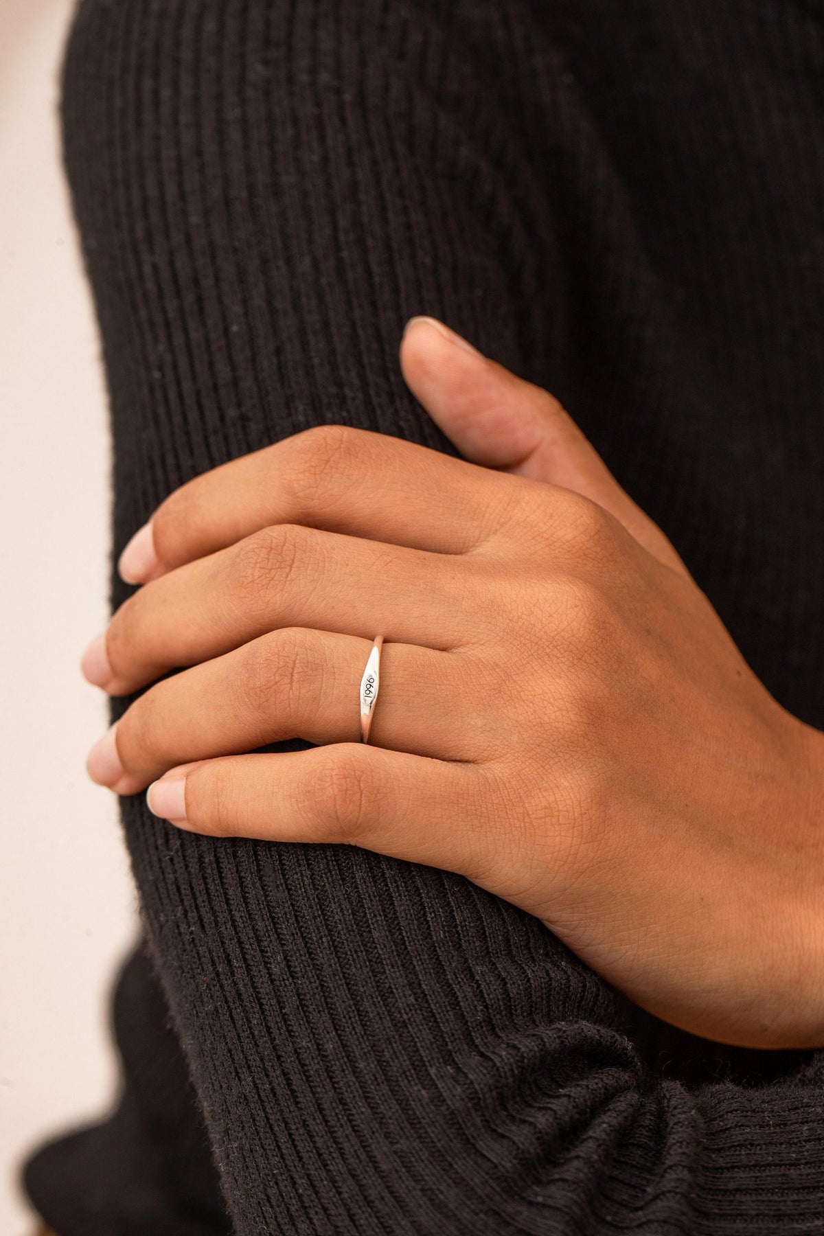 Mini Oval Name Ring — photo 8
