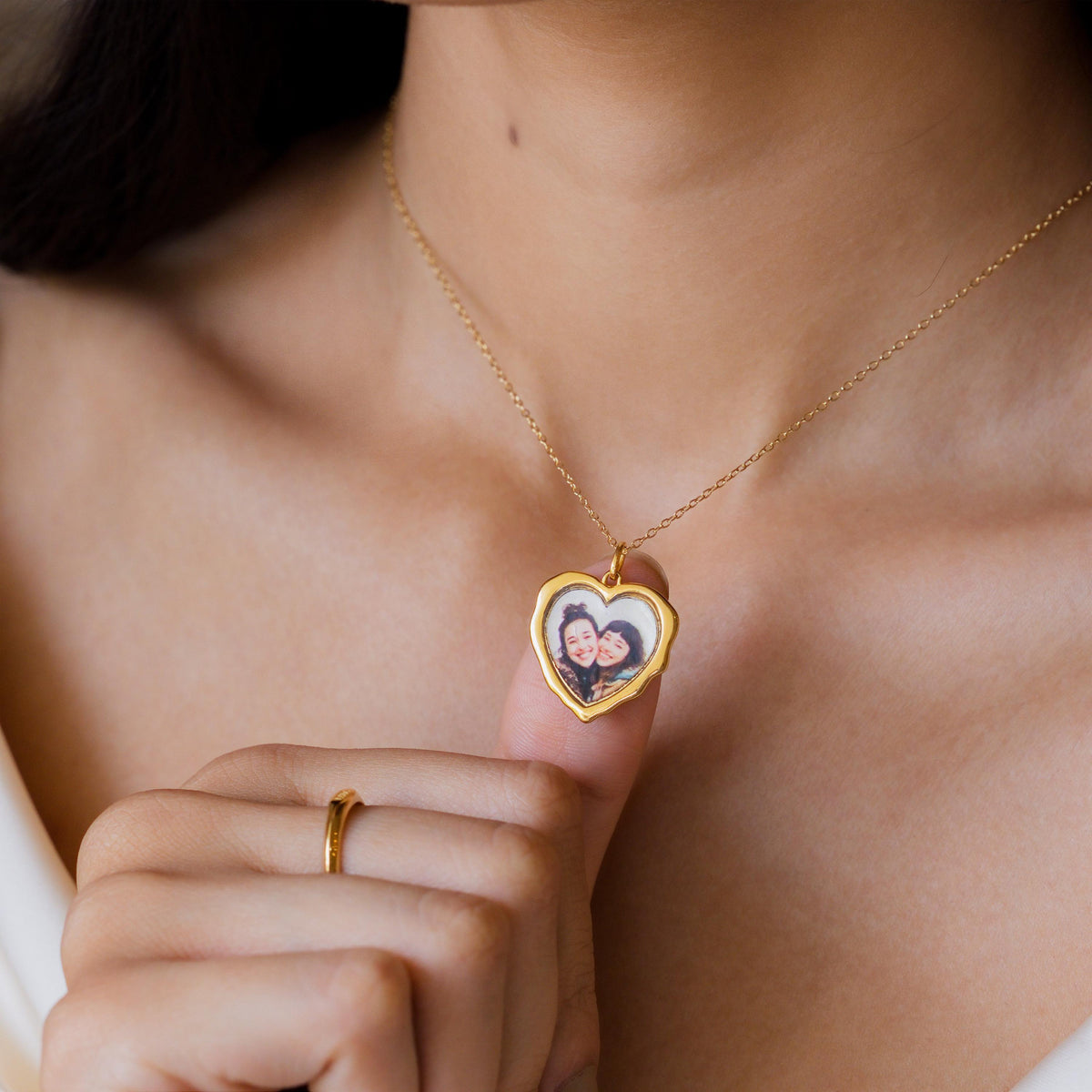 Organic Heart Photo Frame Necklace — photo 1