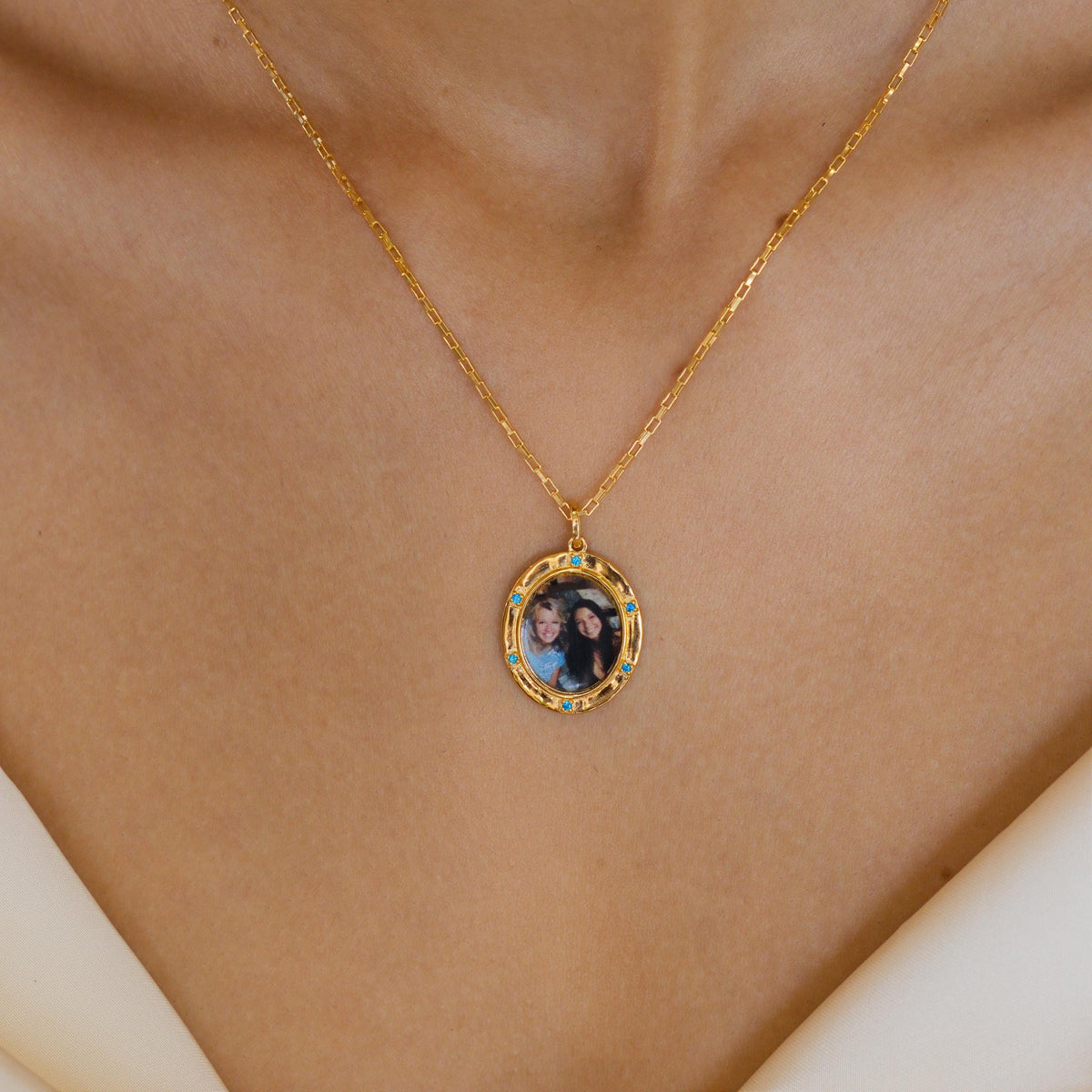 Birthstone Circle Photo Frame Necklace — photo 1