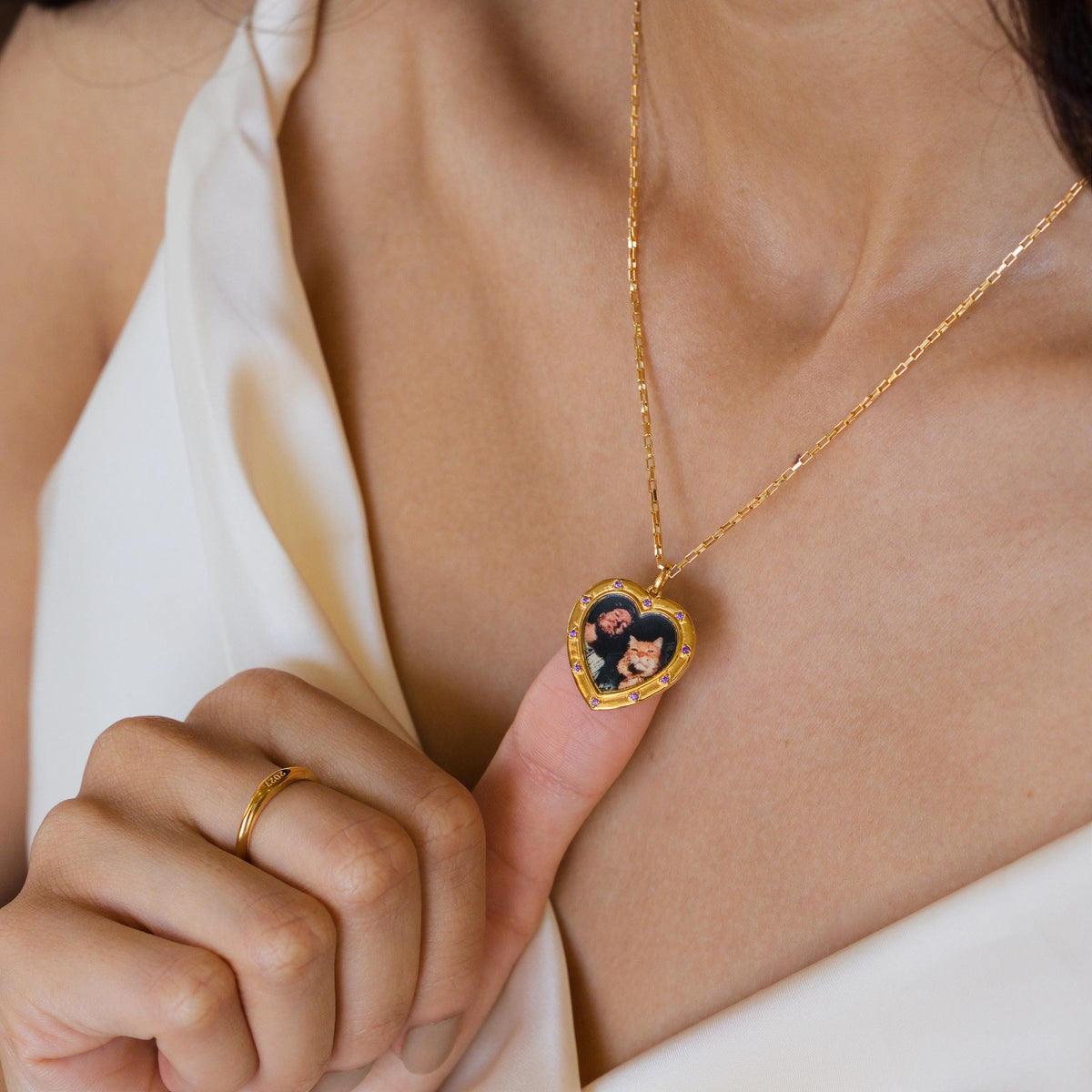 Birthstone Circle Photo Frame Necklace — photo 3