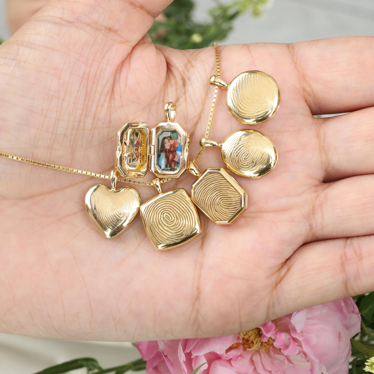 Handwriting Circle Locket Necklace — photo 3