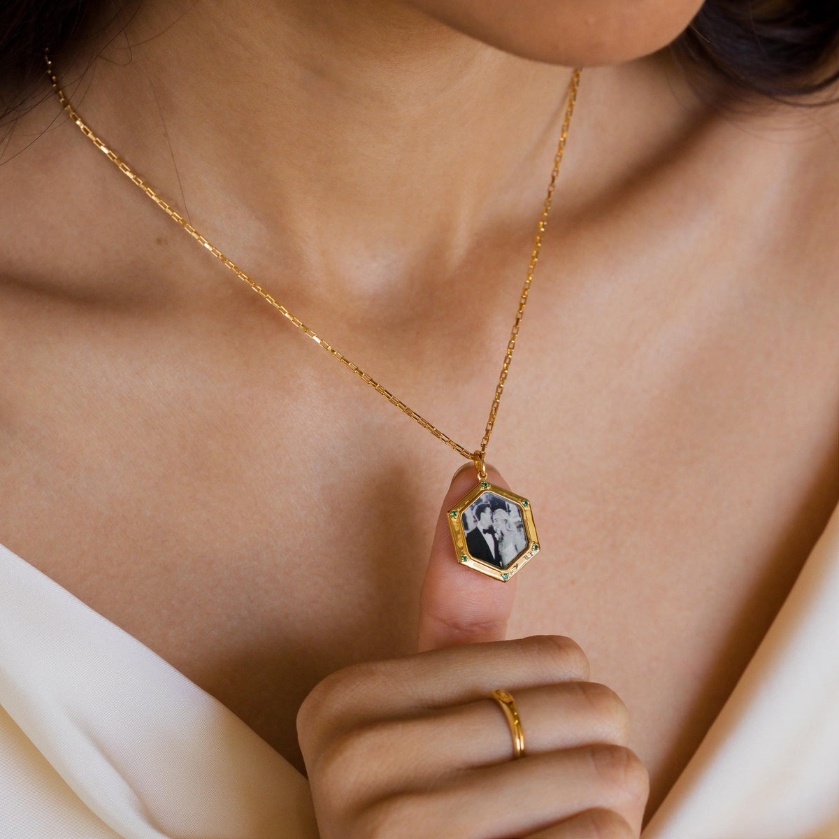 Birthstone Oval Photo Frame Necklace — photo 1