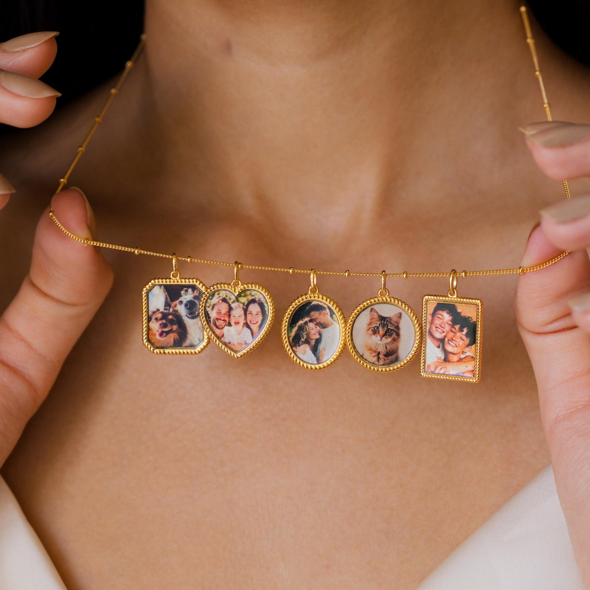 Trim Rectangle Photo Frame Necklace — photo 5